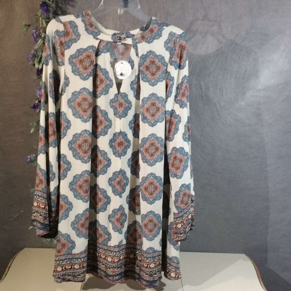 En Creme Long Sleeve Boho style Tunic.